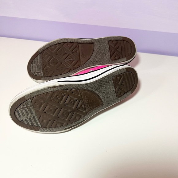 Converse hot pink tennis shoes size 1 - Picture 3 of 7